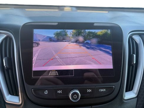 Used 2025 Chevrolet Malibu LT FWD image 16