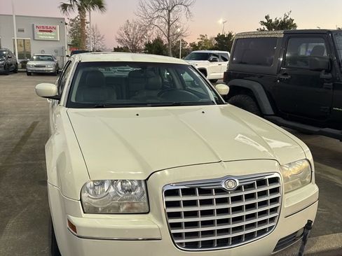 Used 2005 Chrysler 300 Touring w/ Sound Group image 4