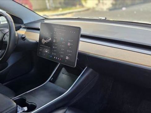 Used 2020 Tesla Model 3 Standard Range image 18
