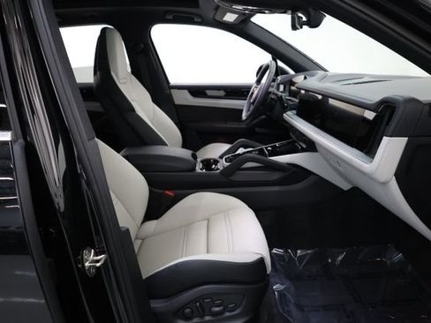 Used 2026 Porsche Cayenne AWD/4WD image 60