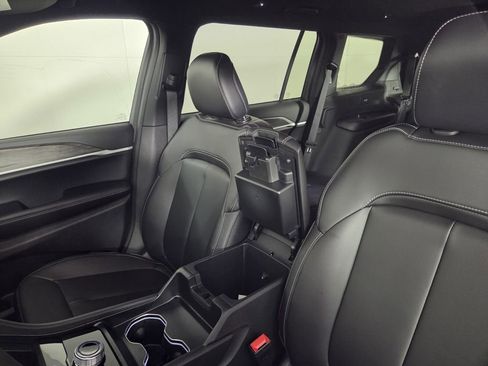 New 2026 Jeep Grand Cherokee L Limited RWD image 17