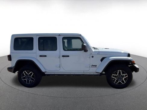 Used 2025 Jeep Wrangler Unlimited Sahara AWD/4WD image 16