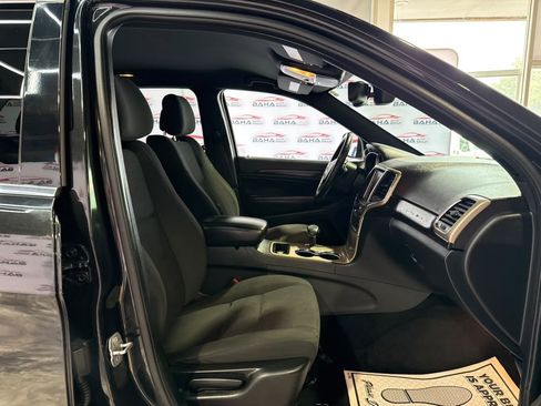 Used 2014 Jeep Grand Cherokee Laredo w/ 18" Wheel & 8.4" Radio Group AWD/4WD image 48