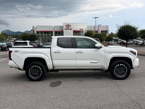 Certified 2024 Toyota Tacoma TRD Sport AWD/4WD image 2