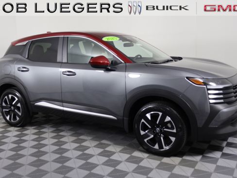 Used 2025 Nissan Kicks SV image 2