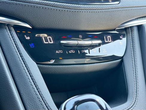 Used 2022 Cadillac XT5 Sportv w/ Technology Package AWD/4WD image 16