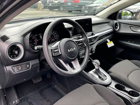 Used 2023 Kia Forte LXS w/ LXS Technology Package FWD image 12