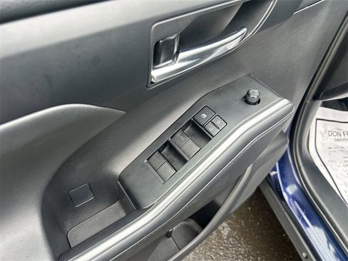 Used 2022 Toyota Highlander XLE image 19