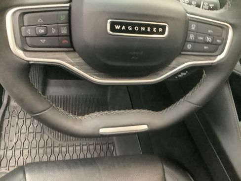 Used 2024 Jeep Wagoneer Series II AWD/4WD image 15