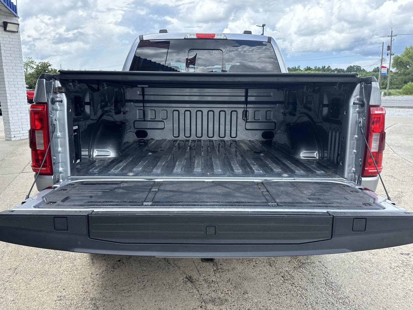Used 2022 Ford F150 4x4 SuperCrew Hybrid image 8