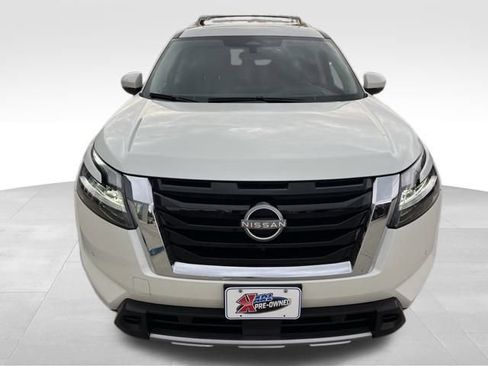 Used 2024 Nissan Pathfinder Platinum image 13