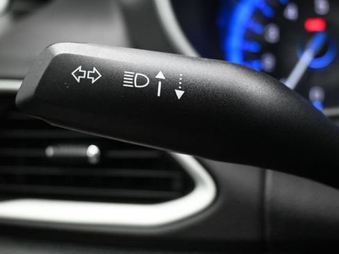 Used 2025 Chrysler Pacifica Select FWD image 23
