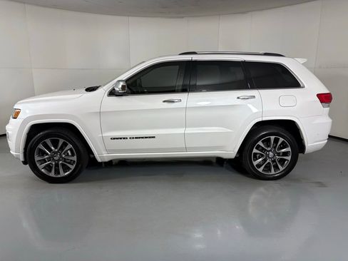Used 2017 Jeep Grand Cherokee Overland w/ Jeep Active Safety Group image 5