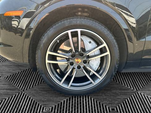 Used 2023 Porsche Cayenne Turbo AWD/4WD image 14
