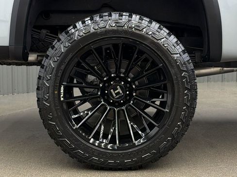 Used 2025 Chevrolet Silverado 1500 ZR2 w/ Technology Package AWD/4WD image 11