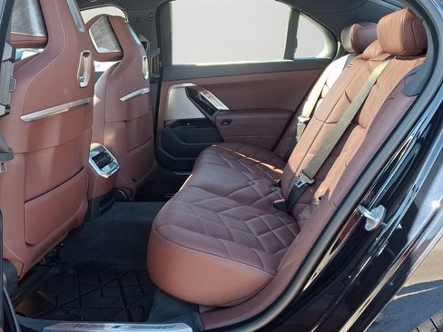 Used 2025 BMW 760i xDrive w/ Executive Package AWD/4WD image 8