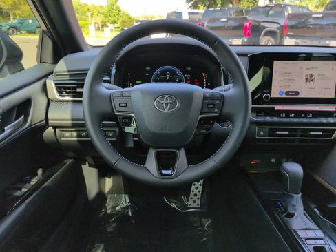 Used 2026 Toyota Camry SE FWD image 15