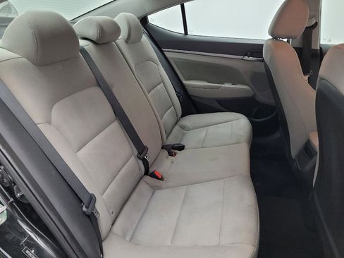 Used 2017 Hyundai Elantra SE image 19