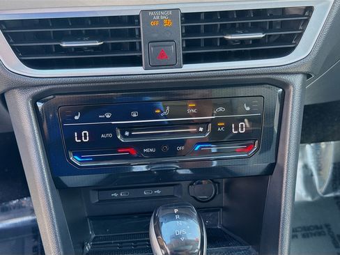 Used 2025 Volkswagen Taos SE image 14