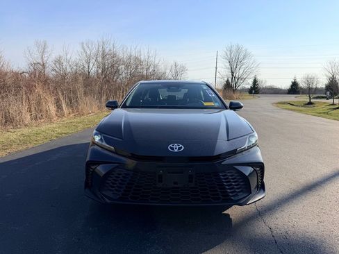 Used 2025 Toyota Camry SE w/ Convenience Package image 2