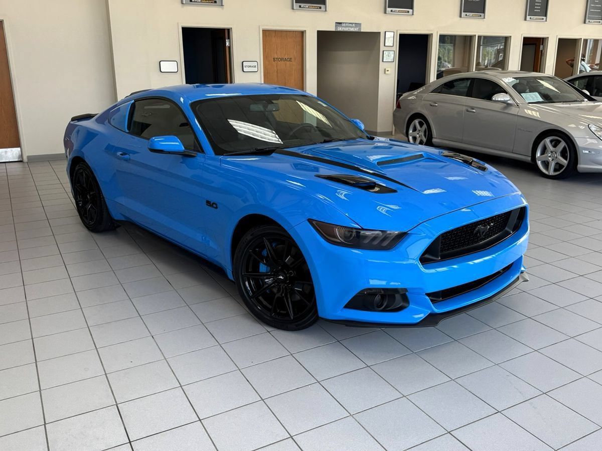 Used 2017 Ford Mustang GT Premium w/ Black Accent Package RWD image 9