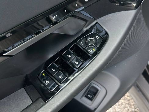 Used 2026 BMW 530i w/ Premium Package RWD image 13