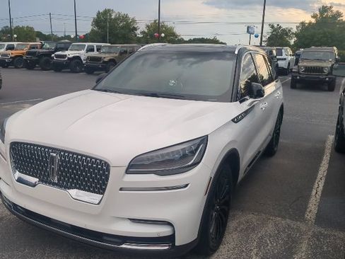 Used 2023 Lincoln Aviator Reserve RWD image 2