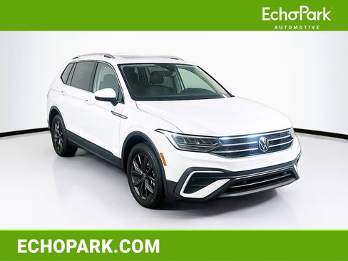 Used 2022 Volkswagen Tiguan SE FWD image 1