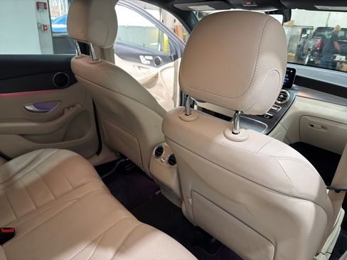 Used 2021 Mercedes-Benz GLC 300 4MATIC image 36