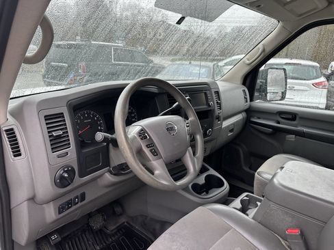 Used 2017 Nissan NV 3500 SL w/ Technology Package image 18