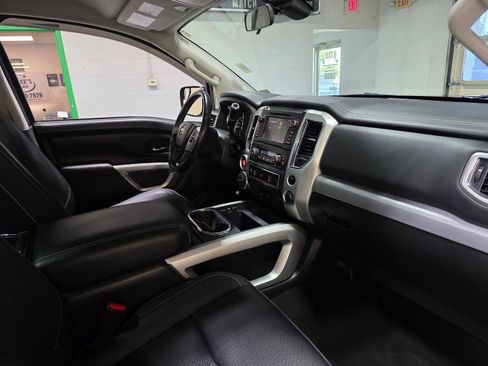 Used 2019 Nissan Titan PRO-4X AWD/4WD image 25