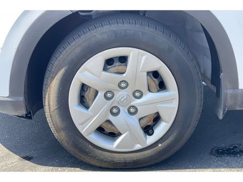 Used 2020 Hyundai Venue SE FWD image 9