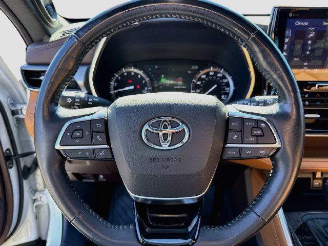 Used 2021 Toyota Highlander Platinum AWD/4WD image 12
