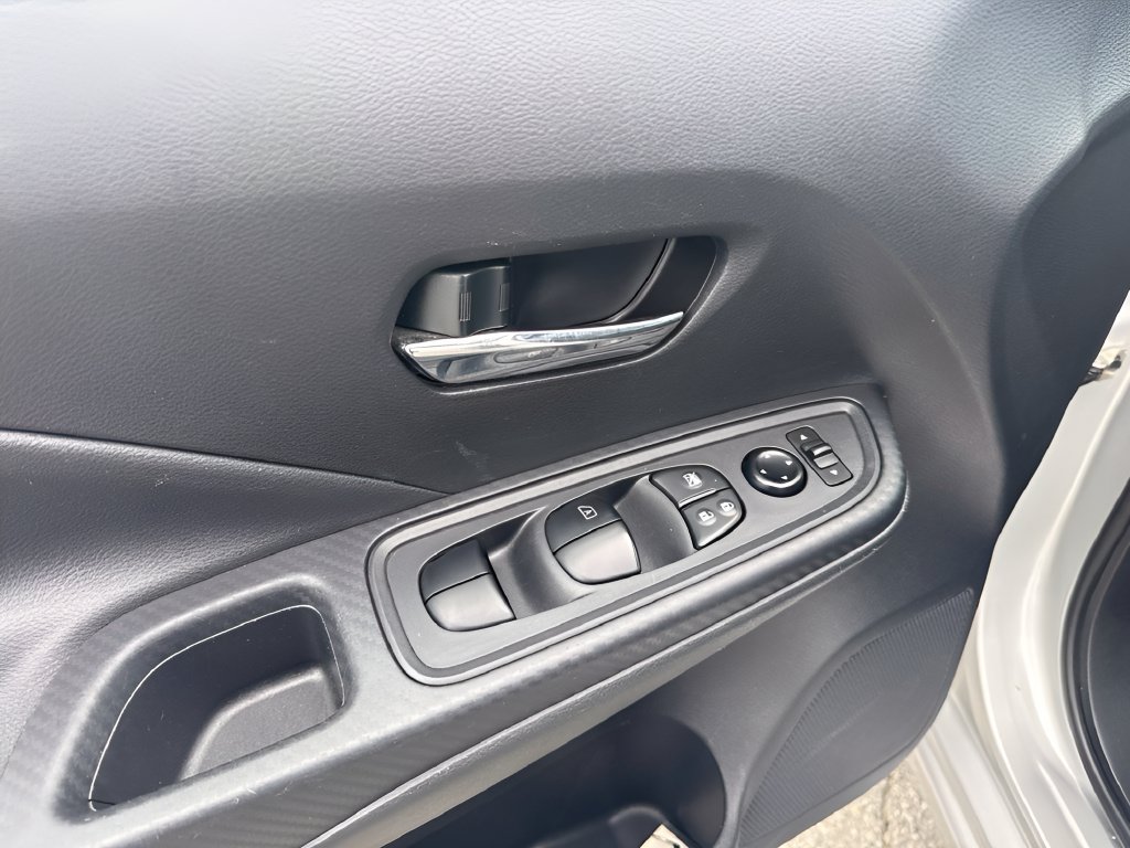 Used 2025 Nissan Versa SV FWD image 22