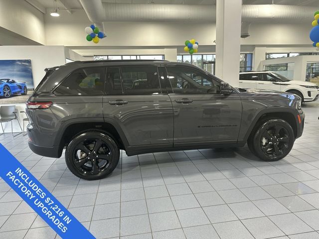 Used 2023 Jeep Grand Cherokee Limited w/ Luxury Tech Group II AWD/4WD image 31