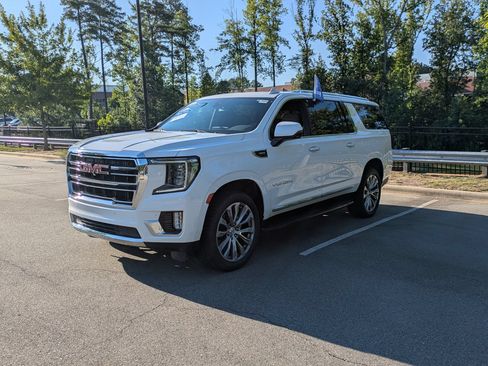 Used 2022 GMC Yukon XL SLT w/ SLT Luxury Package AWD/4WD image 8