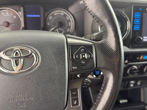 Used 2018 Toyota Tacoma TRD Sport AWD/4WD image 25