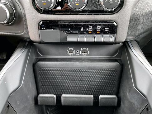 New 2026 RAM 1500 Express AWD/4WD image 16