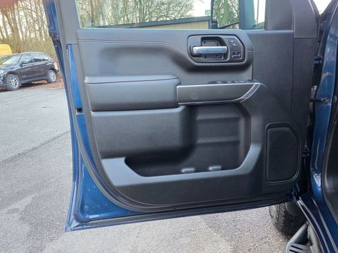 Used 2023 GMC Sierra 2500 AT4 image 28