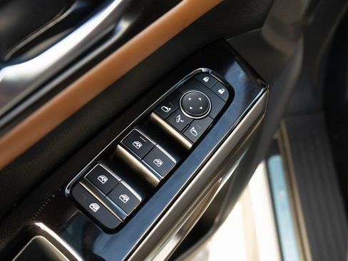 Used 2023 Nissan Pathfinder Platinum w/ Cargo Package image 18