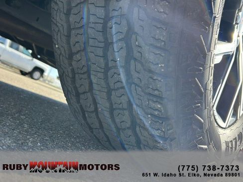 Used 2024 GMC Acadia AT4 w/ Luxury Package AWD/4WD image 30