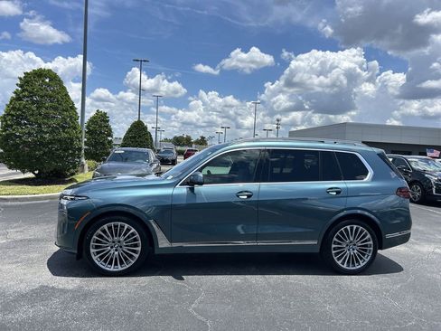 Used 2025 BMW X7 xDrive40i w/ Premium Package AWD/4WD image 15