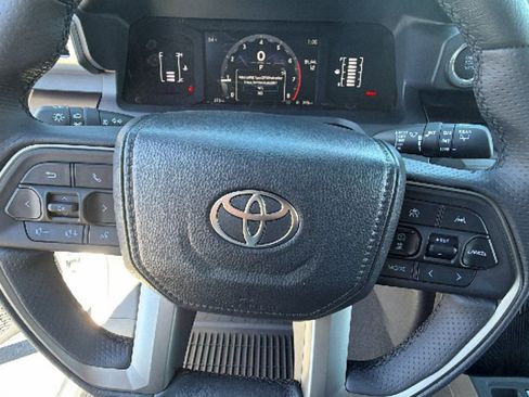 New 2026 Toyota 4Runner SR5 AWD/4WD image 18