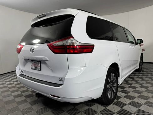 Used 2019 Toyota Sienna LE AWD/4WD image 26