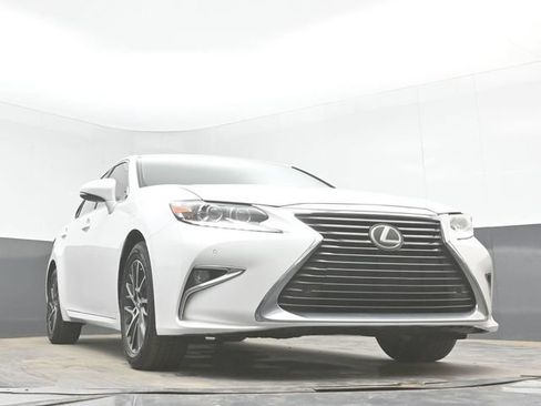Used 2017 Lexus ES 350 w/ Luxury Package FWD image 39