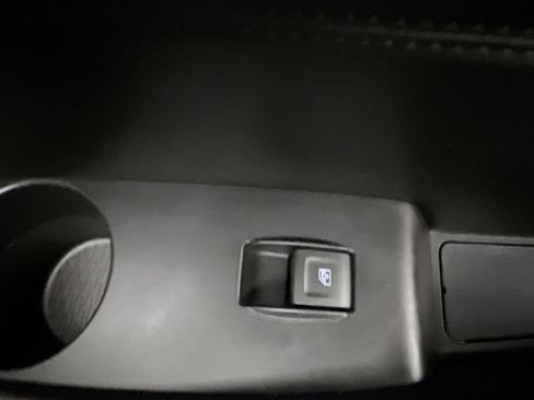 Used 2018 Cadillac Escalade Luxury image 30