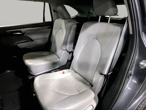 Used 2023 Toyota Highlander Platinum AWD/4WD image 21
