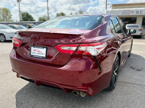 Used 2018 Toyota Camry SE w/ Convenience Package FWD image 4