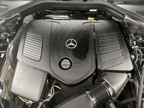 Used 2025 Mercedes-Benz GLC 300 4MATIC image 28