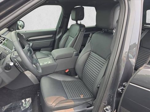 Used 2025 Land Rover Discovery Dynamic SE AWD/4WD image 15